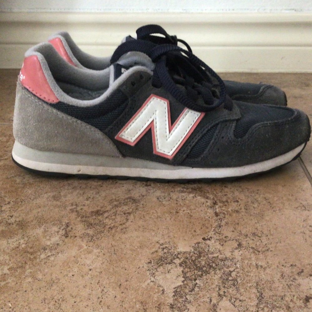 New Balance Sneakers - Size 5